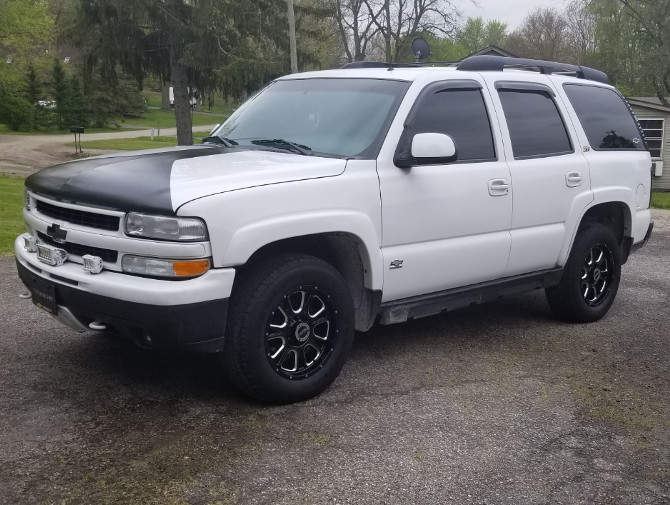 2002 Chevrolet  Tahoe Z71  4x4 with aftermarket rims and stereo system Goodyear Wrangler SR-A 265/65R18 (4914)