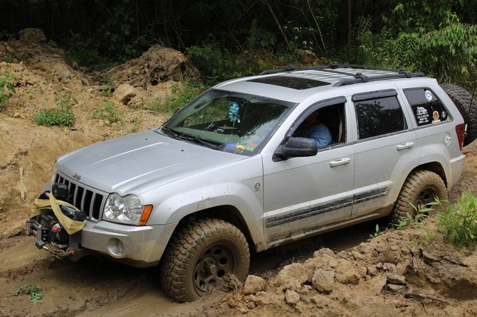 2006 Jeep Grand Cherokee Laredo BFGoodrich Mud-Terrain T/A KM2 265/70R17 (2960)